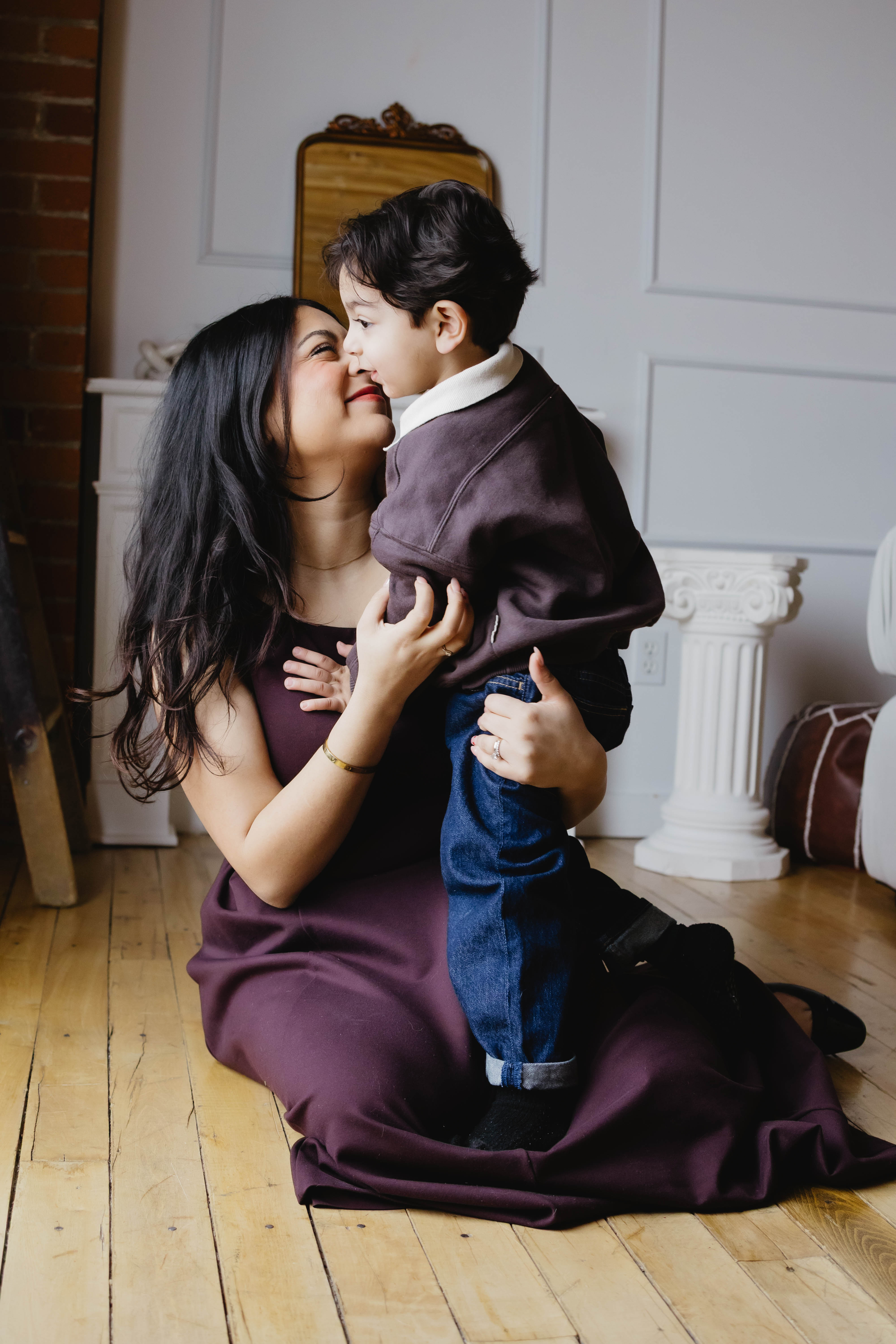 Maternity photography session — expectant mother in Edmonton park